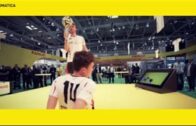 Soccer freestylers at automatica