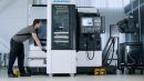 Okuma LB3000 s robotem Armroid